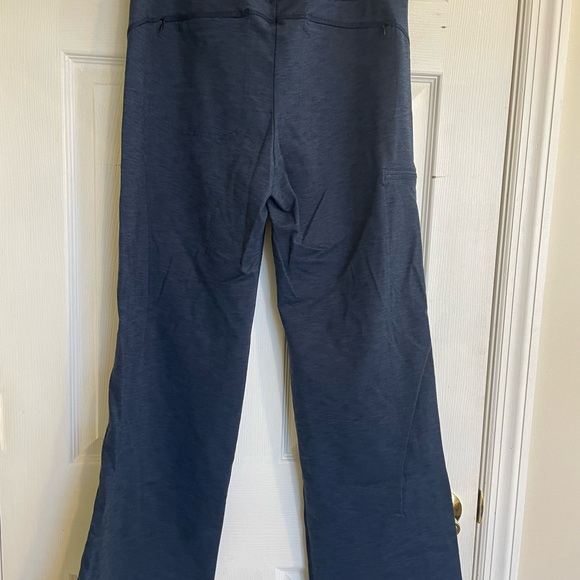 Deluth Trading, relaxed fit NoGa boot-cut pant.  Size M, 31”, heather blue. - Picture 5 of 7